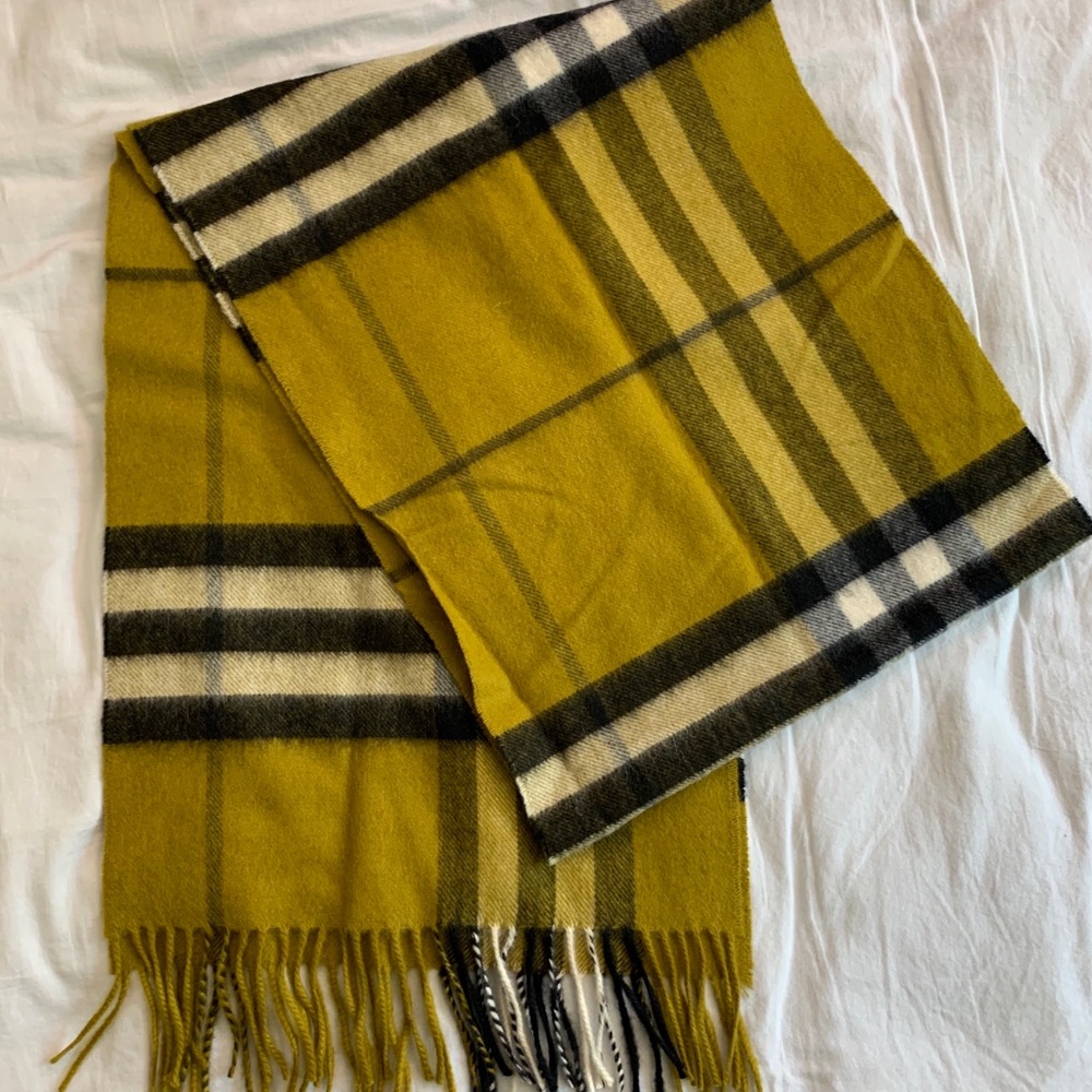 Burberry 100% cashmere scarf
